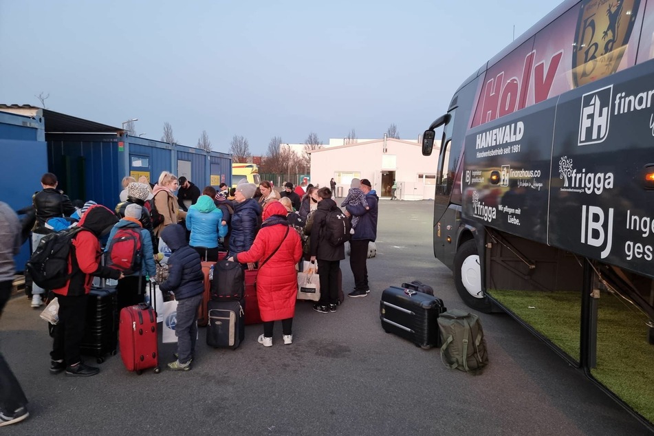 Am frühen Sonntagabend ist der Bus mit den Geflüchteten in Leipzig angekommen.
