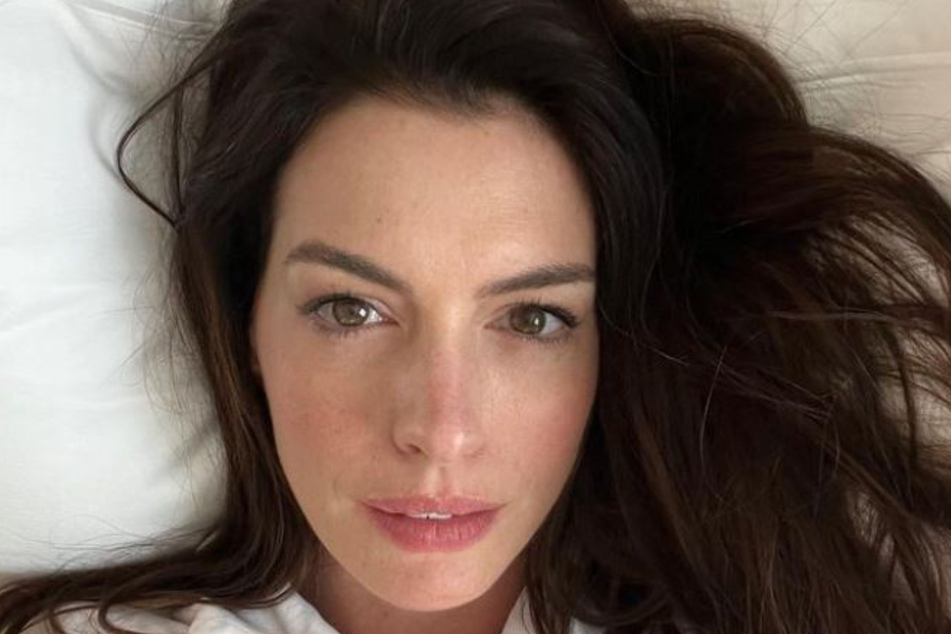 Anne Hathaway (40) veröffentlichte kürzlich dieses Selfie auf ihrem Instagram-Account.