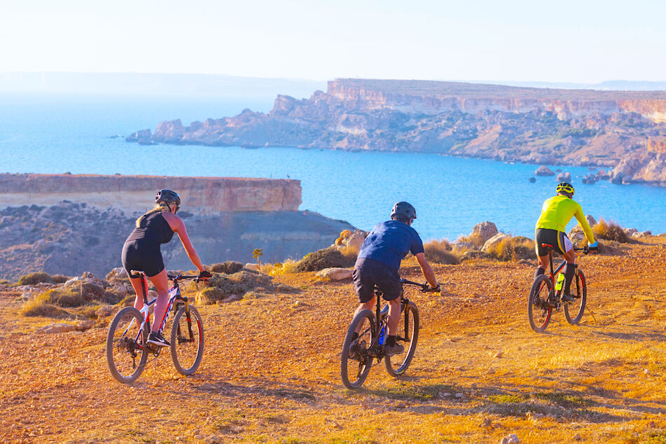 Fahrrad- und Mountainbike-Fans können den atemberaubenden Blick auch auf zwei Rädern genießen.