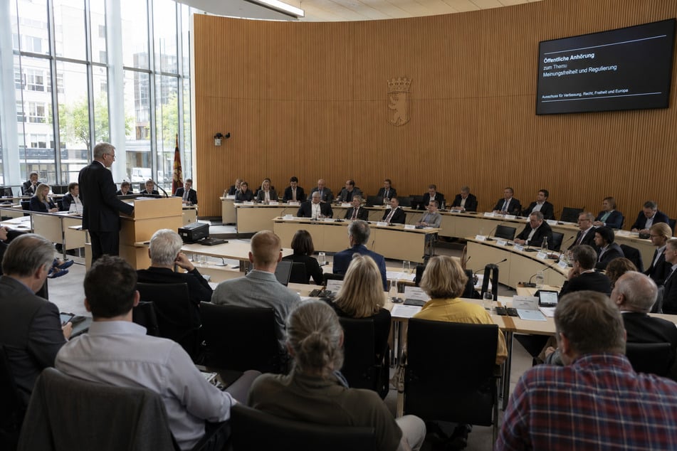 Wie viel Regulierung verträgt die Meinungsfreiheit?