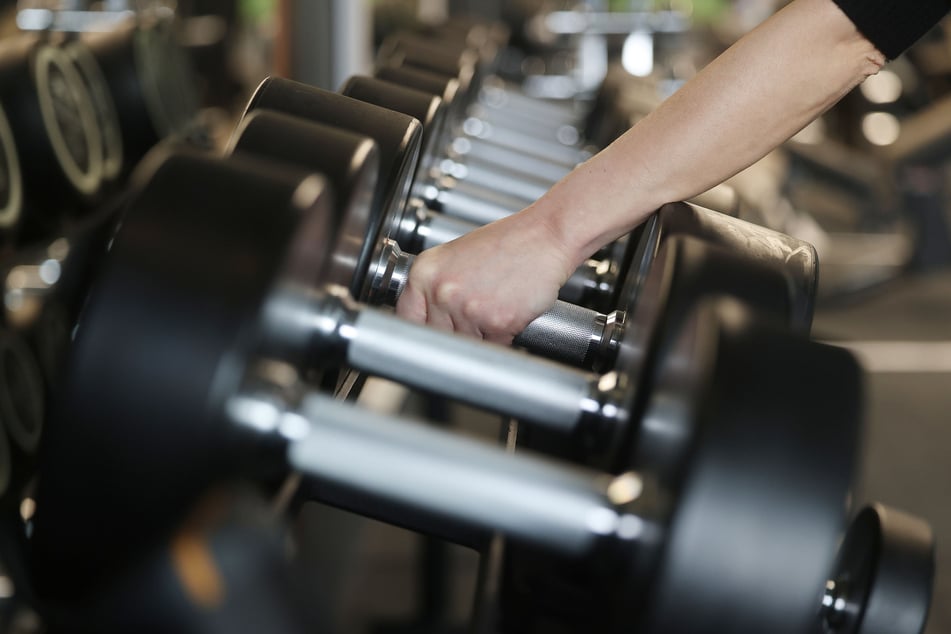 Las personas con discapacidad a menudo enfrentan dificultades especiales en los gimnasios. (Imagen simbólica)