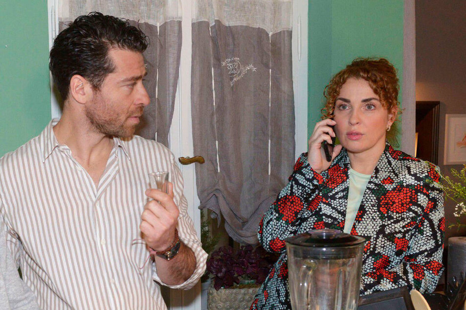 Nina bekommt am Telefon ein unverhofftes Angebot von Navarro, bei dem Carlos hellhörig wird.