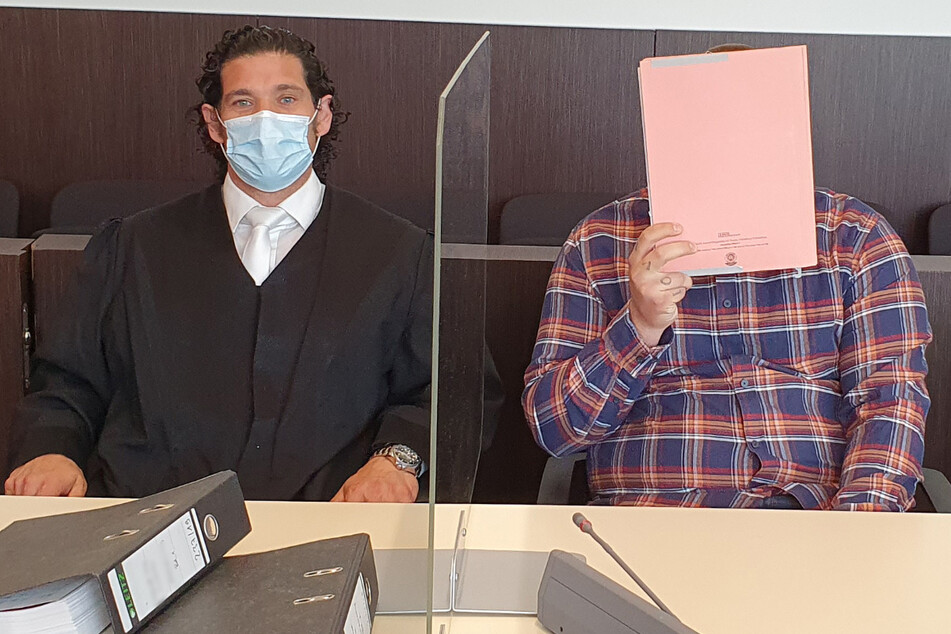Für den Geiselnahme-Prozess sind bis zum 6. Juli noch zwei weitere Verhandlungstage am Düsseldorfer Landgericht angesetzt.