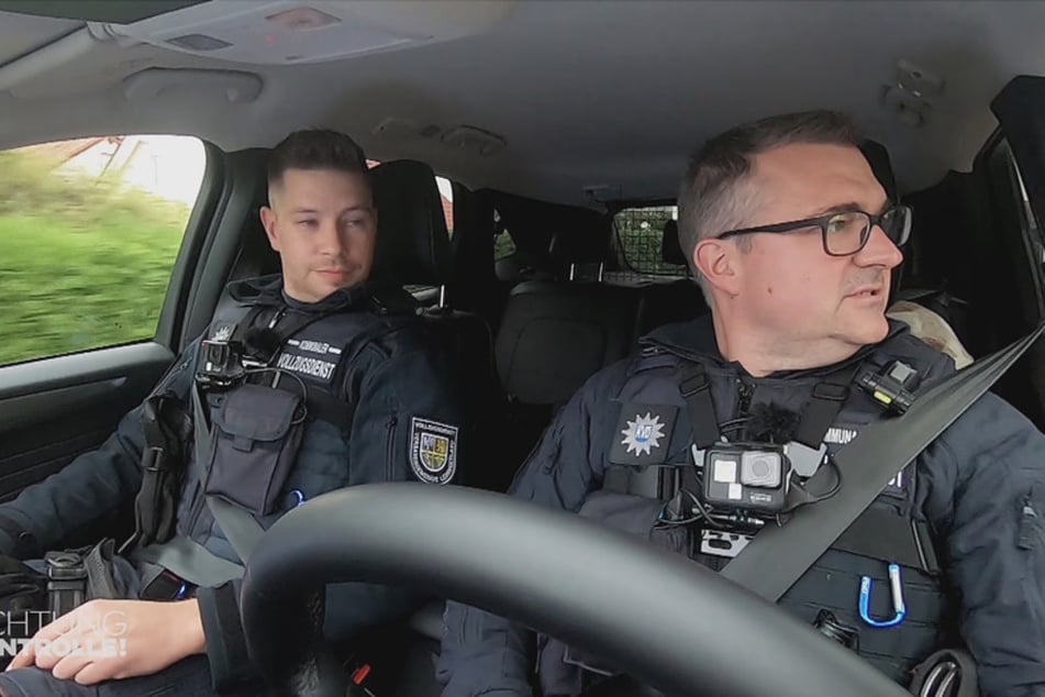 Alexander Pieper (l.) und Jochen Lander fahren zu einer Obdachlosenunterkunft.