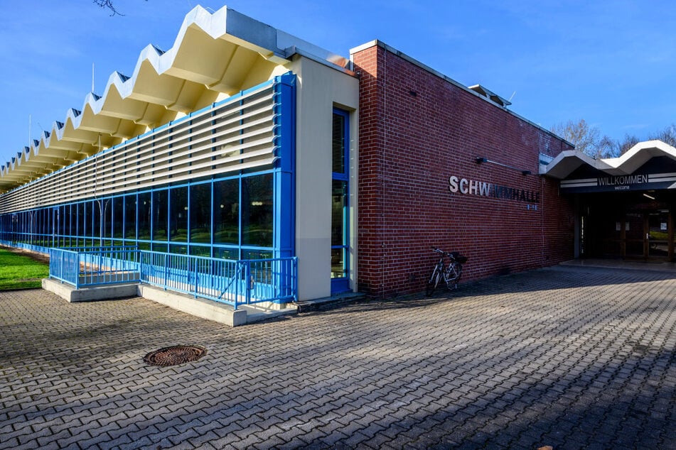Von den für 2027 eingeplanten 6,7 Millionen Euro für die Sanierung der Schwimmhalle am Südring soll etwa die Hälfte zur Leitstelle wandern.