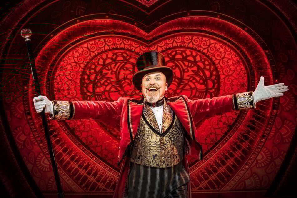 Das Musical basiert auf dem Film "Moulin Rouge" aus dem Jahr 2001.