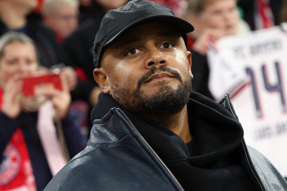 Bayern-Trainer Vincent Kompany (40) verfolgte das Topspiel seiner Mannen gegen Leipzig weitgehend sitzend auf der Bank.