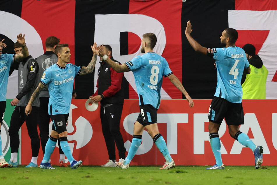 Drei Späte Tore Retten Serie Bayer 04 Leverkusen Entgeht Dfb Pokal Blamage 