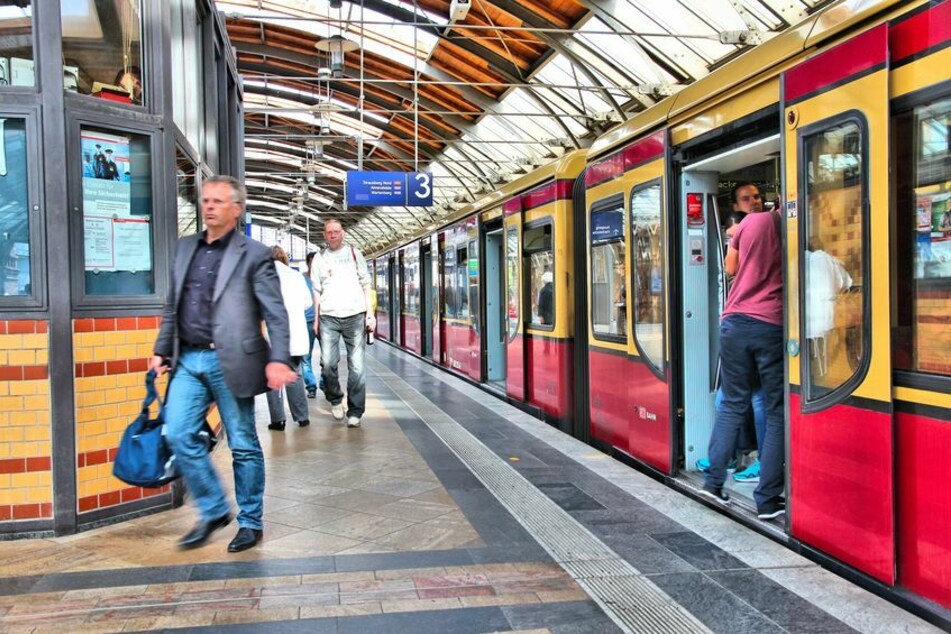 Die S-Bahnen in Berlin fahren sehr pünktlich. (Symbolbild)