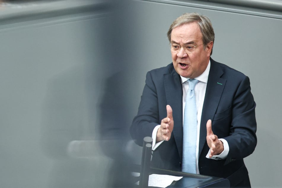 Unfall mit E-Scooter! Armin Laschet wohl schwer verletzt