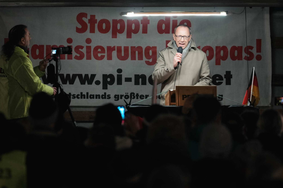 Sachsens AfD-Chef Jörg Urban (59) hielt im Dezember eine Rede im Rahmen der Pegida-Demo in Dresden.