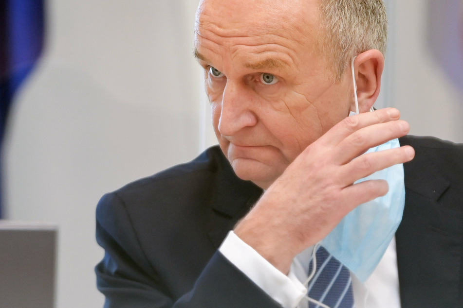 Dietmar Woidke (59, SPD), Ministerpräsident von Brandenburg, kommt am Nachmittag zu der Sitzung des Brandenburger Landtages