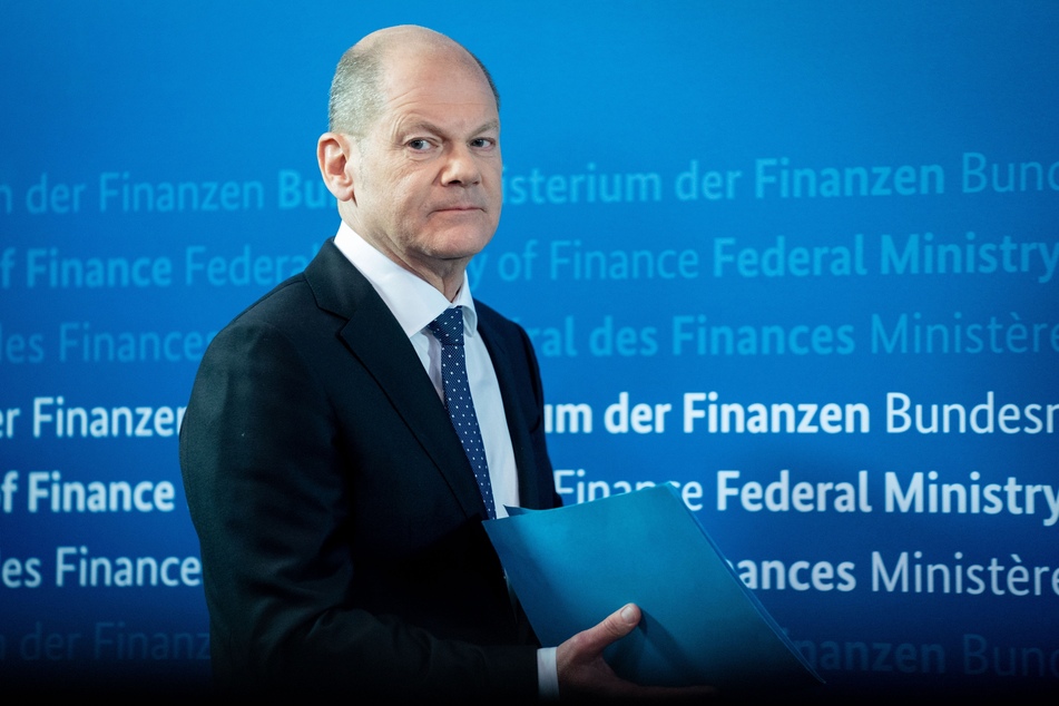 Trotz anhaltender Kritik hat Vizekanzler Olaf Scholz (62, SPD) die geplanten Ausgangsbeschränkungen wegen der dritten Corona-Welle als "verhältnismäßig" verteidigt.