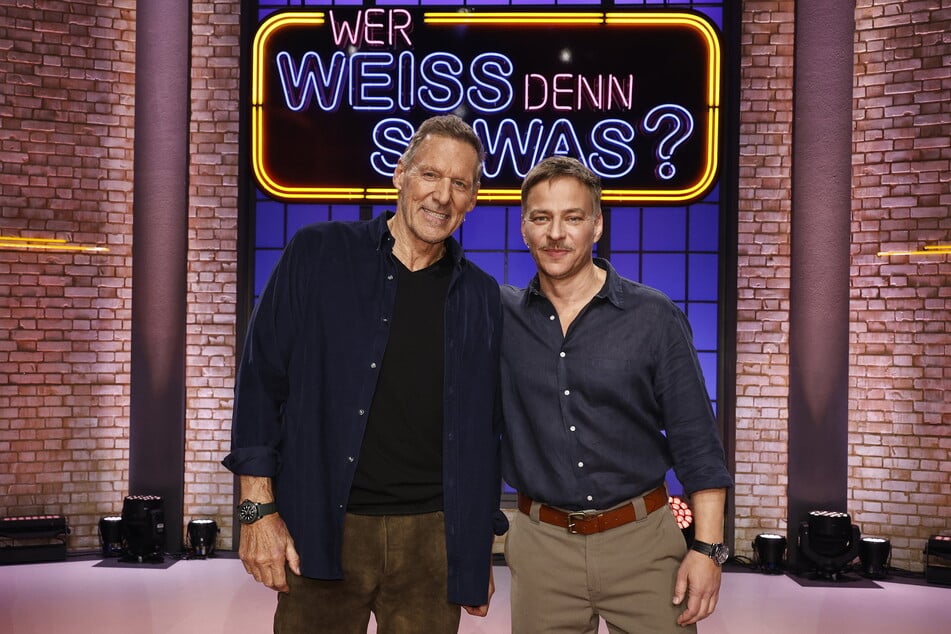 Ex-Bodybuilder Ralf Moeller (65, l.) und Schauspieler Tom Wlaschiha (51) sind am Donnerstag zu Gast in der ARD-Rateshow "Wer weiß denn sowas?"