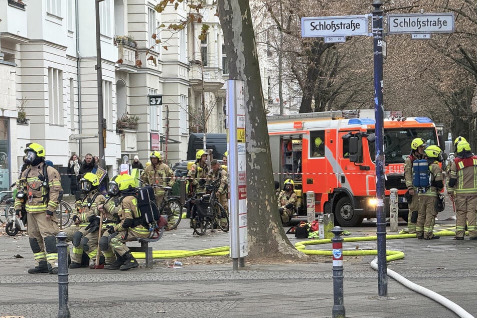 Die Feuerwehr war am Freitag mit einem Großaufgebot vor Ort.