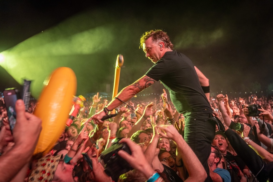 Die Rocker von Rise Against standen dann nach Mitternacht auf der Bühne.