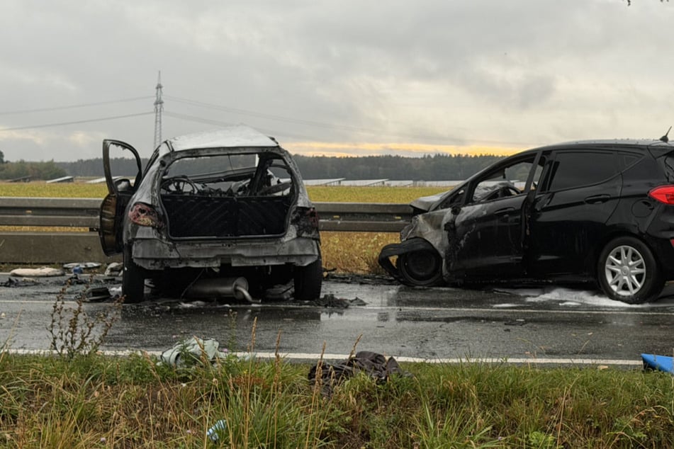 Im Bereich einer Rechtskurve kam es aus noch ungeklärter Ursache zum Zusammenstoß mit dem entgegenkommenden Ford.