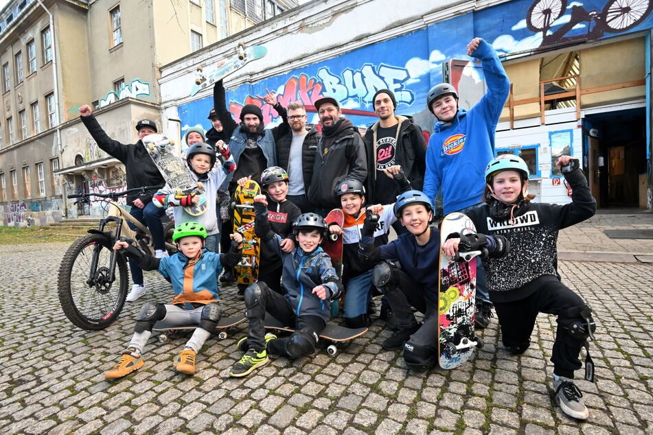 Die Biker und Skater der "Druckbude" freuen sich: Der Stadtrat hat Geld für den Umzug in eine größere Halle locker gemacht.