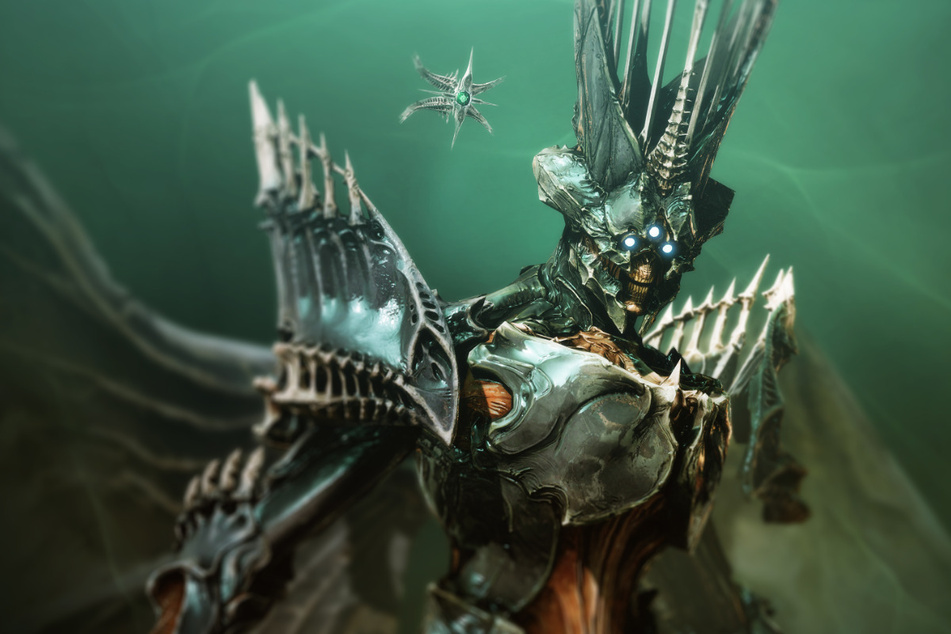Im neuen "Destiny 2"-DLC "The Witch Queen" nehmt Ihr es endlich mit der Hexenkönigin Savathun auf! Wachsame Augen bemerken auf diesem Bild auch gleich den fiesen Ghost, der da hinter ihr schwirrt.