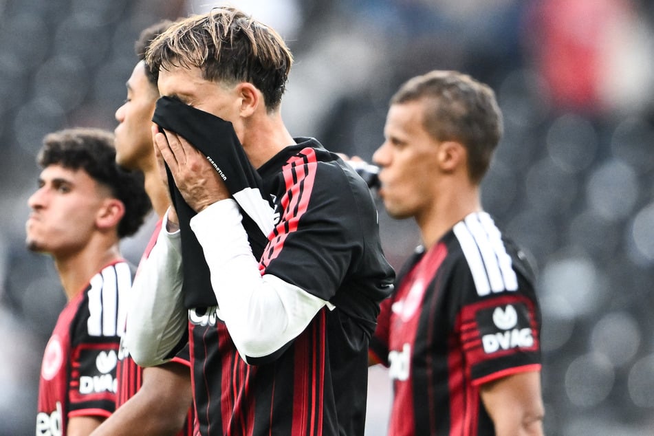 Die Abwehr rund um Kapitän Robin Koch (30) ist aktuell die Schwachstelle im Frankfurter Spiel.