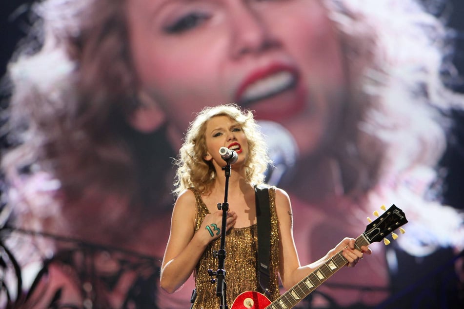 Long Live from Speak Now would be the perfect closing song for Taylor Swift's The Eras Tour.