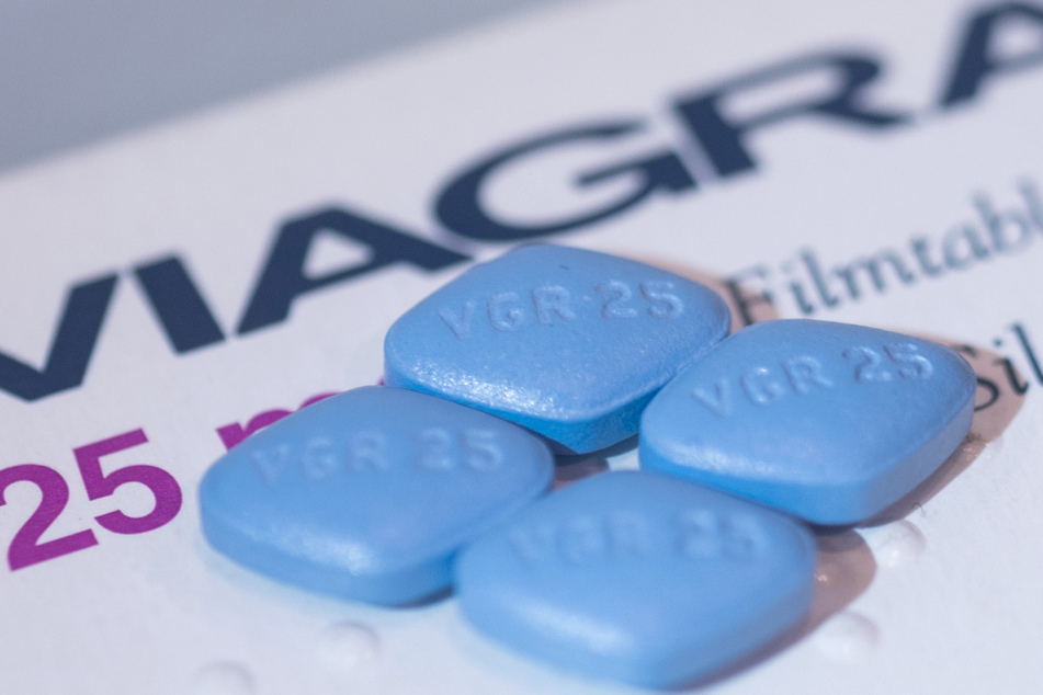 Viagra-Tabletten enthalten den gefäßerweiternden Wirkstoff Sildenafil.