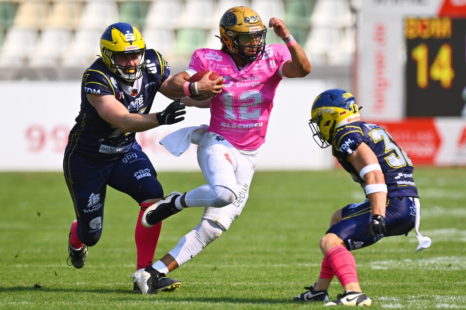 Monarchs-Quarterback Casey Thompson (M.) war, wenn er lief, kaum zu stoppen. Nur durch die Luft lief es nicht immer.