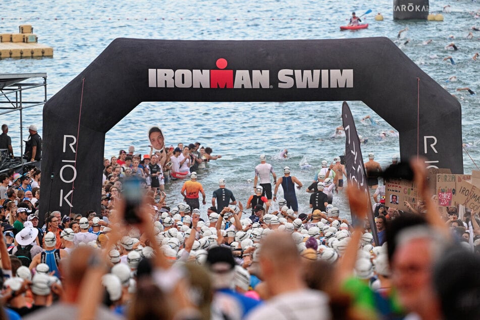 Start der Ironman-Europameisterschaft in Frankfurt am Main am Langener Waldsee.
