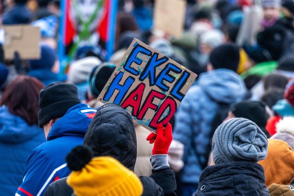 Die Wut richtet sich gegen die CDU, die mit Stimmen der AfD einen Asyl-Antrag durch den Bundestag bringen konnte. (Symbolbild)