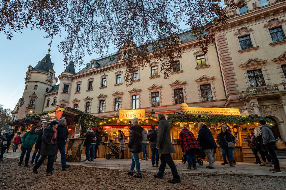Der Weihnachtsmarkt in Regensburg passt sein Sicherheitskonzept an. (Archivfoto)
