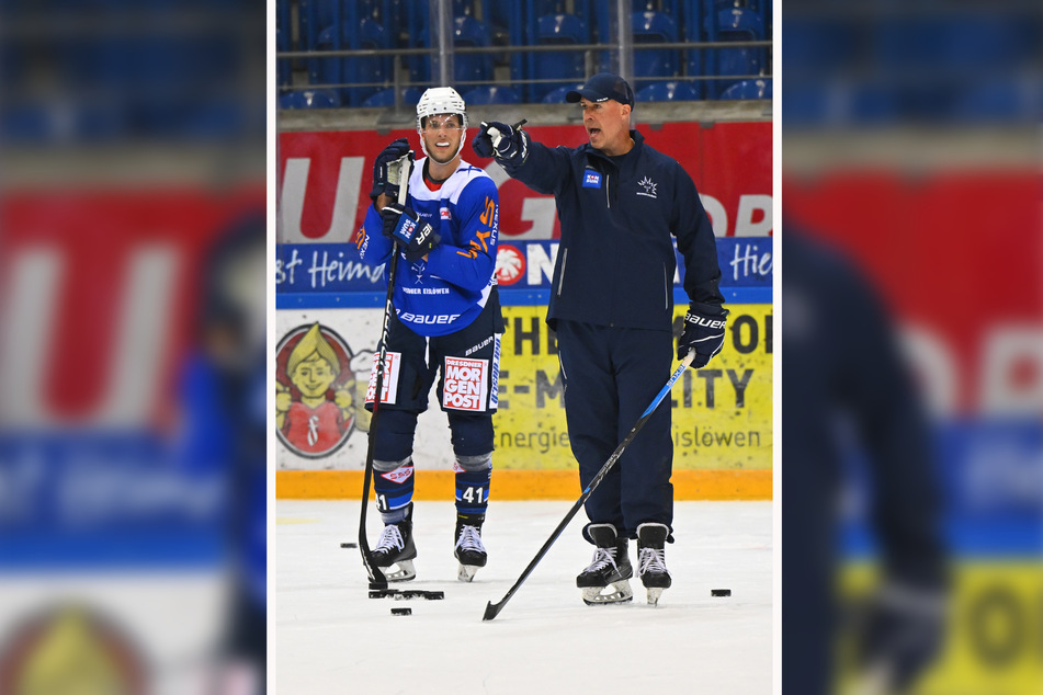 Trainer Corey Neilson (46, r.) nahm sich auch Zeit für Einzelgespräche wie hier mit Neuzugang Dani Bindels (24, l.).