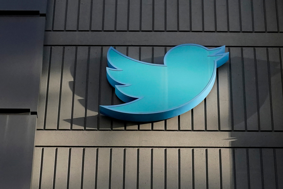 Das Vögelchen ist das unverwechselbare Symbol für Twitter. Mit den Verifikations-Häkchen auf der Social-Media-Plattform ist das momentan eine nicht ganz so klare Sache.