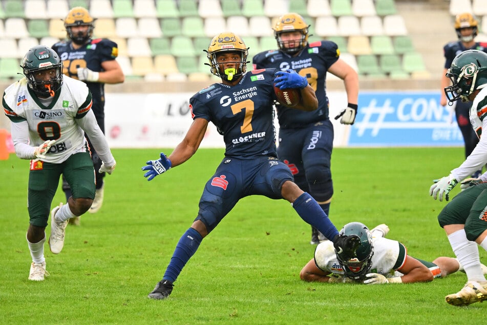 Ein Fumble und ein Touchdown: Tyler Hudson (M.) hatte schon bessere Tage.