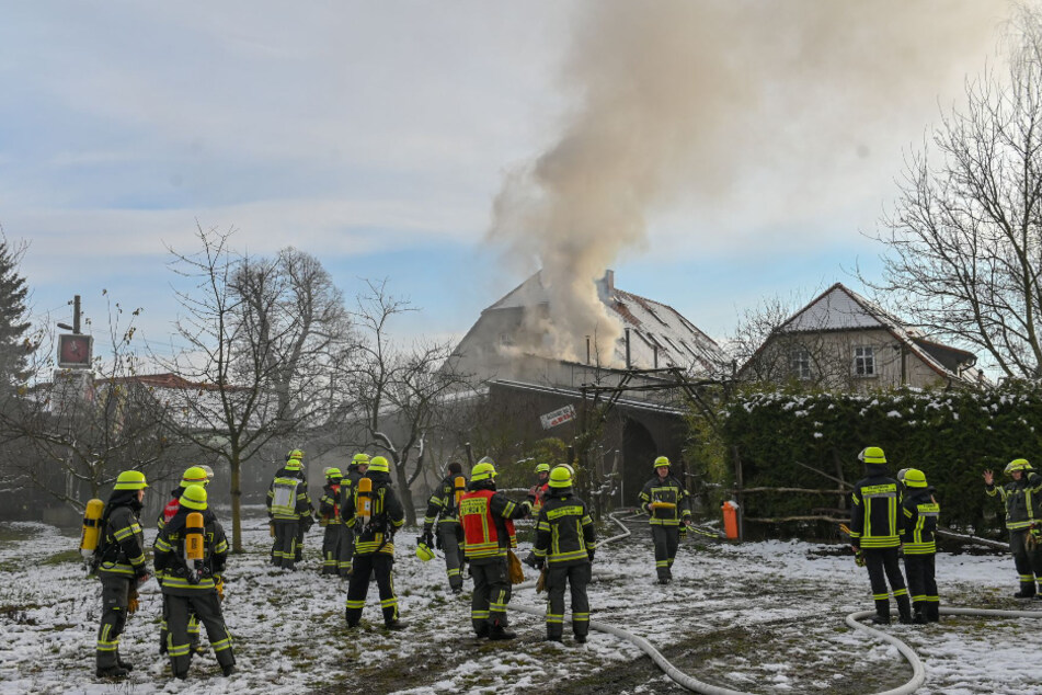 Die Feuerwehr musste mit zahlreichen Einsatzkräften anrücken, um den Brand zu löschen.