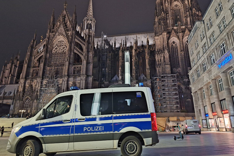 Seit Heiligabend gelten rund um den Kölner Dom erhöhte Sicherheitsmaßnahmen.