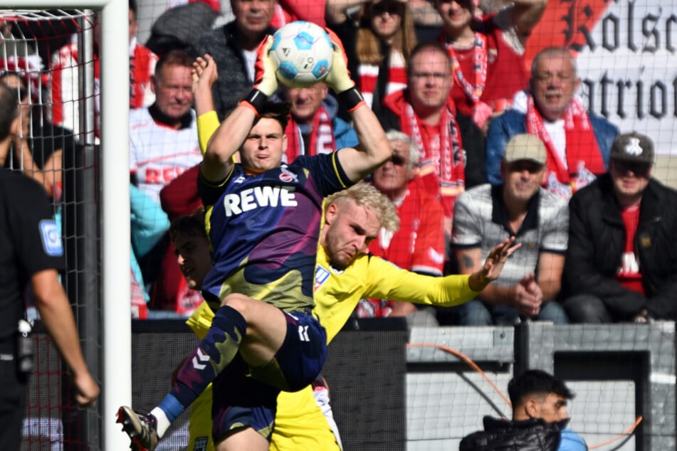 Pflückt sich Jonas Urbig die Bälle ab Sommer an der Säbener Straße herunter?