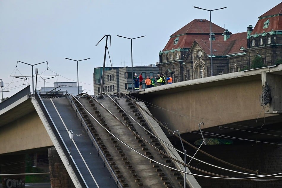 Gutachter suchen derzeit nach der Ursache für den Einsturz.