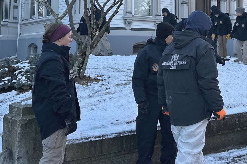 Nach tödlichen Schüssen an Elite-Uni: Polizei sucht nach einem weiteren Mann