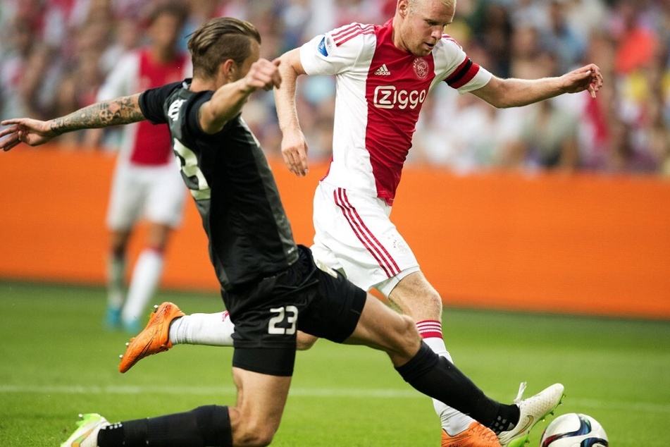 Den ehemaligen Topspieler Werder Bremens, Davy Klaassen (30, r.), verlässt noch einmal seine niederländische Jugendverein Ajax und heuert beim italienischen Spitzenklub Inter Mailand an.