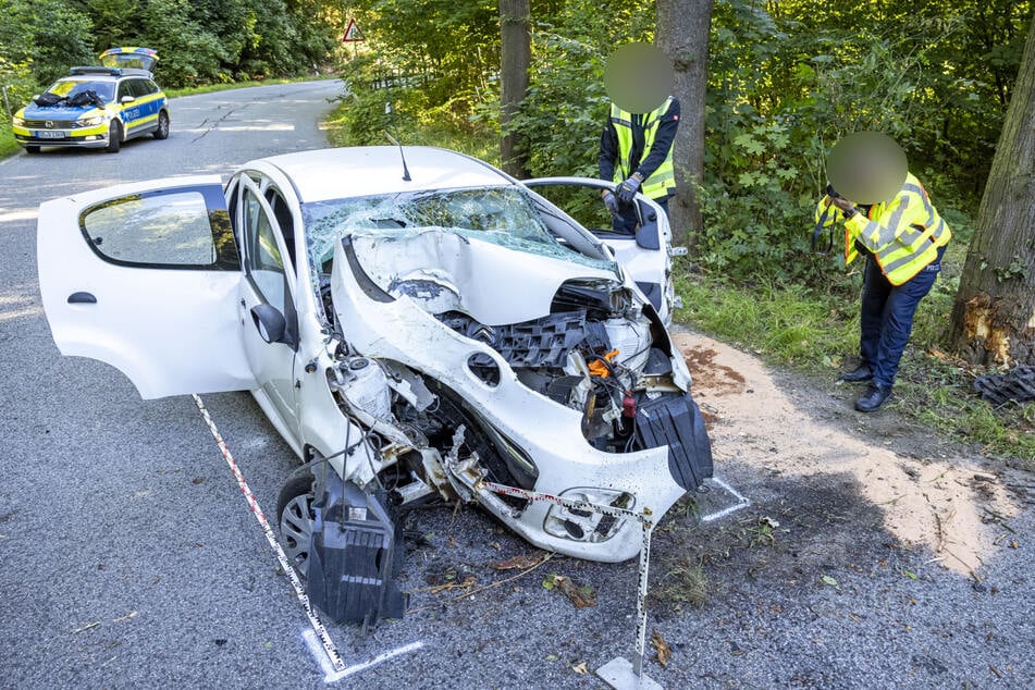 Auf der S176 ist ein Autofahrer (†37) tödlich verunglückt.