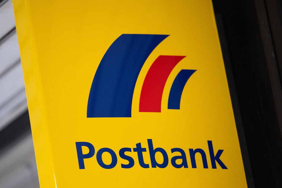 Der mutmaßliche Betrug mit Postbank-Finanzdienstleistungen florierte für die fünfzehn Beschuldigten prächtig. (Symbolfoto)