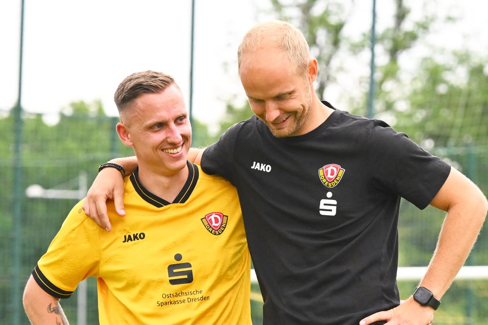 Zwei Glückliche: Altmeister Paul Milde (31, l.) und Trainer Sebastian König (38, r.).