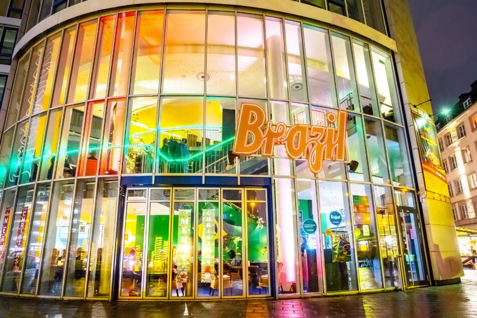 Das Restaurant Brazil (Innere Klosterstraße 10) leuchtet mitten in Chemnitz.