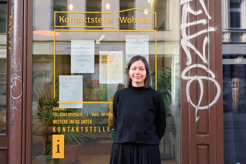 Alla Lysenko arbeitet zusammen mit ihrer Kollegin als Projektmitarbeiterin für Fallarbeit.