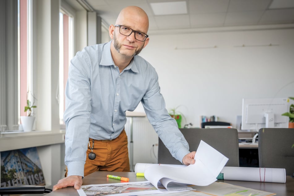Baubürgermeister Thomas Kütter (49, parteilos) tritt beim Thema Chemnitzer Ampelfiguren auf die Bremse – er verweist auf enge Regeln, Zuständigkeiten und ein überlastetes Verkehrsamt.