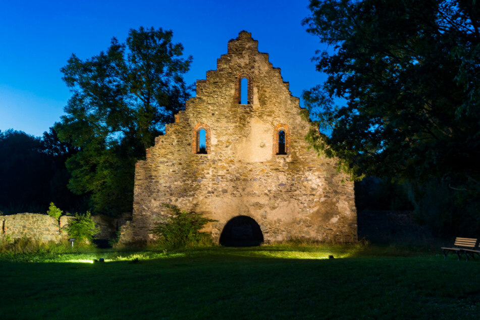 Die ehemalige Zisterzienserabtei Marienzell, heute Altzella, galt im Mittelalter als bedeutendstes Kloster in Mittelsachsen. 1162 wurde das Kloster vom damaligen Markgrafen Otto dem Reichen als Grablege seiner Familie gestiftet.