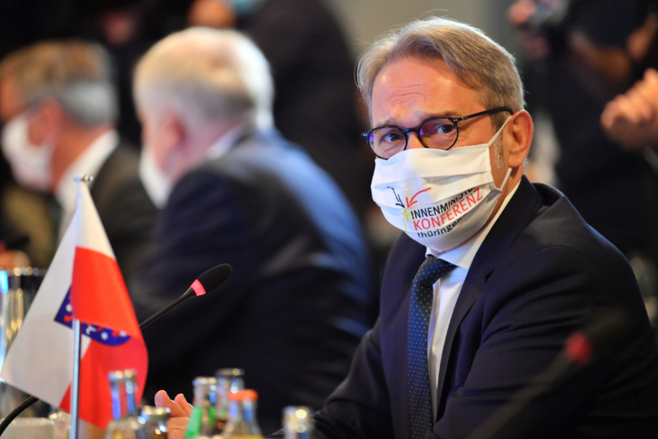Thüringens Innenminister Georg Maier (53, SPD), sitzt am Tisch in der Plenarsitzung während der Innenministerkonferenz (IMK).