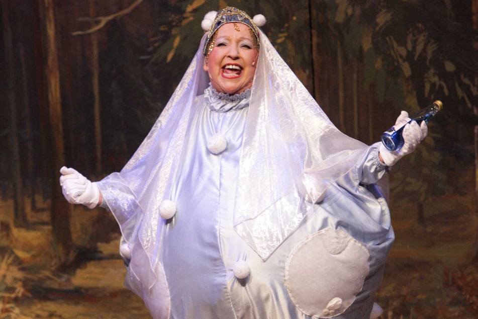 Als Schneeflocke Snegurotschka in der "Baba Jaga"-Reihe wurde die "Lütte" sogar zu einer Theater-Maßeinheit.