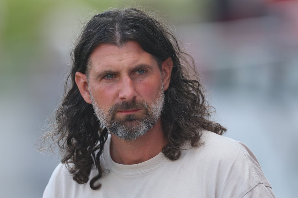 "Die entstandene Lücke im Kader muss aus unserer Sicht allerdings nicht zwingend 1:1 nachbesetzt werden", sagte FSV-Sportdirektor Robin Lenk (42)