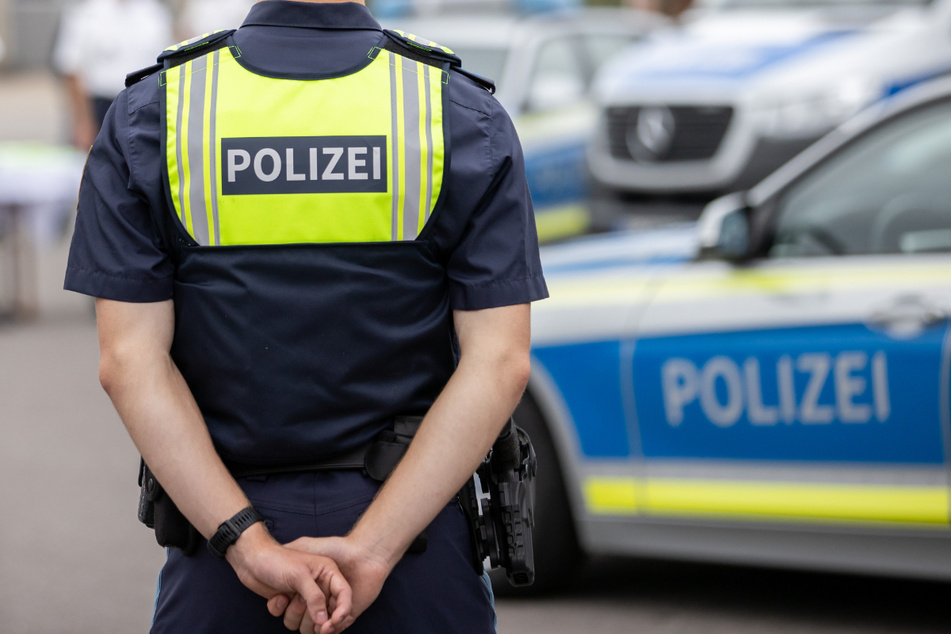 Der Tatverdächtige stellte sich bei der Polizei und wurde festgenommen. (Symbolbild)